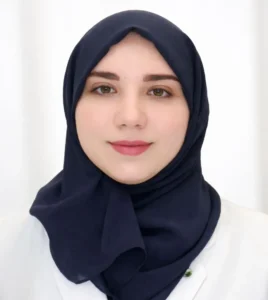 طبيبة أسنان ضمن الفريق الطبي في عيادة بريفيا دنت بالرياض